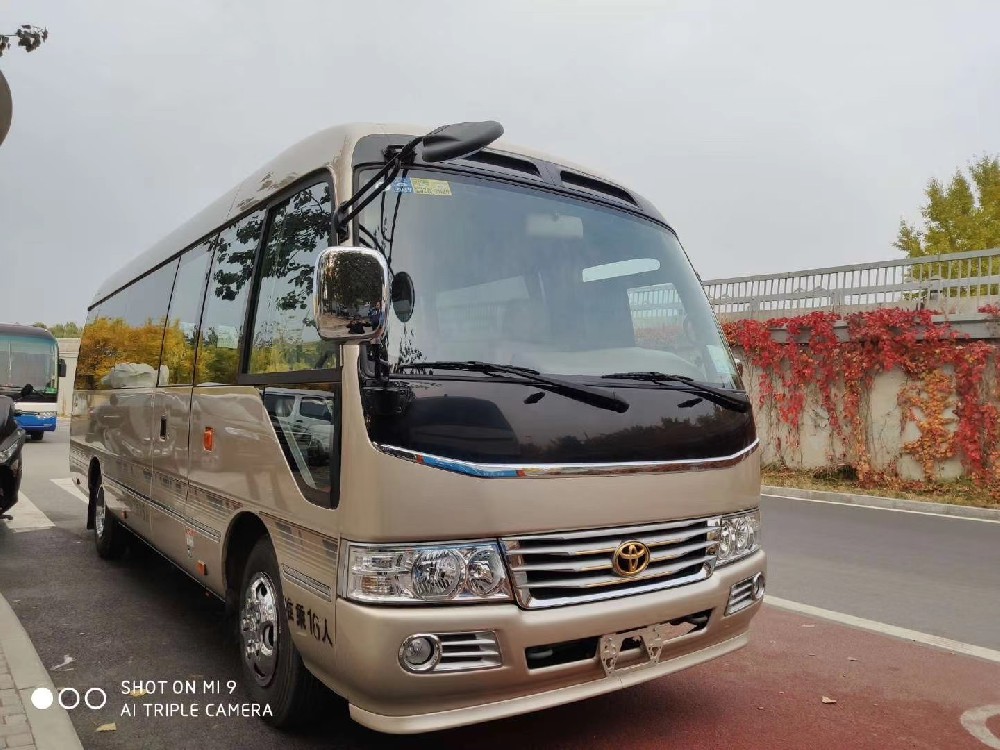 北京豪華考斯特13座帶司機多少錢一天？