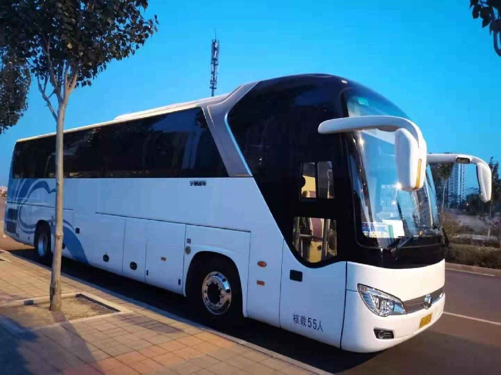 50座大巴一天包車多少錢